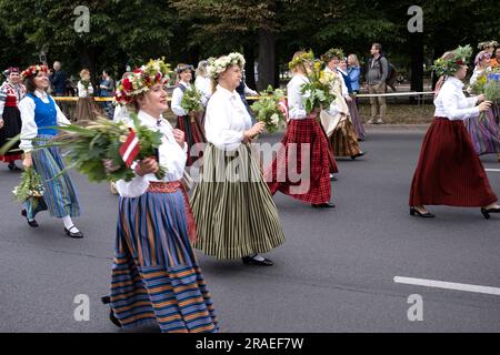 2023 Lettone Song and Dance Festival, Parata dei partecipanti al Festival, riga, Lettonia, 2 luglio 2023. Foto Stock