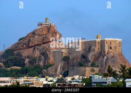 Il forte roccioso alto 83 metri e il tempio Ucchi Pillayar Ganesha Koil Kovil a Tiruchirappalli Trichy, Tamil Nadu, India meridionale, Asia Foto Stock