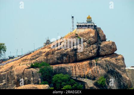 Il forte roccioso alto 83 metri e il tempio Ucchi Pillayar Ganesha Koil Kovil a Tiruchirappalli Trichy, Tamil Nadu, India meridionale, Asia Foto Stock