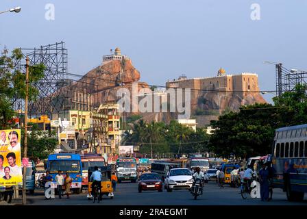 Il forte roccioso alto 83 metri e il tempio Ucchi Pillayar Ganesha Koil Kovil a Tiruchirappalli Trichy, Tamil Nadu, India meridionale, Asia Foto Stock