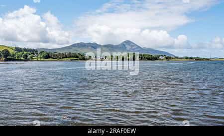 Croagh Patrick, soprannominato il Reek, è una montagna di 764 m e un importante luogo di pellegrinaggio a Mayo, in Irlanda Foto Stock