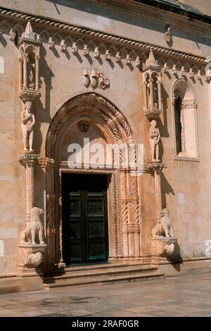 Portale nord, Cattedrale di St Jacob, Sibenik, Dalmazia, Croazia, Katedrala svetog Jakova, SV. Jakov, portale d'ingresso Foto Stock