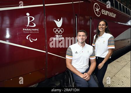 Parigi, Francia. 3 luglio 2023. Il belga Joachim Gerard e l'atleta Camille Laus posano per il fotografo in una conferenza stampa della società ferroviaria Eurostar Group, lunedì 03 luglio 2023 a Parigi. Nel 2024 il gruppo Eurostar trasporterà le squadre olimpiche e paralimpiche dal Belgio, dal Regno Unito e dai Paesi Bassi ai Giochi olimpici di Parigi. BELGA PHOTO ERIC LALMAND Credit: Belga News Agency/Alamy Live News Foto Stock