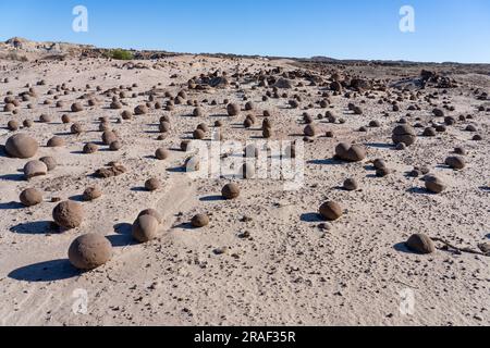 Rocce erose nel Cancha de Bochas o Bocce Ball Court nel Parco provinciale di Ischigualasto, nella provincia di San Juan, Argentina. Foto Stock