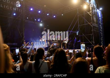 San Diego, Carabobo, Venezuela. 2 luglio 2023. 2 luglio 2023. Il gruppo musicale San Luis, in un concerto di beneficenza, dove l'ingresso era un prodotto alimentare non deperibile, ed è stato organizzato dall'ufficio del sindaco del comune di San Diego, stato di Carabobo. Foto: Juan Carlos Hernandez (Credit Image: © Juan Carlos Hernandez/ZUMA Press Wire) SOLO USO EDITORIALE! Non per USO commerciale! Foto Stock