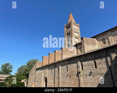 Un capolavoro di arte romanica, l'Abbazia di Pomposa, Italia Ferrara Foto Stock