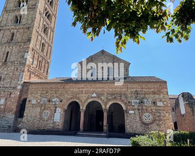 Un capolavoro di arte romanica, l'Abbazia di Pomposa, Italia Ferrara Foto Stock