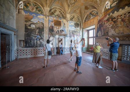 Camera degli sposi, affreschi di Andrea Mantegna, Palazzo Ducale, Mantova, Lombardia, Italia Foto Stock
