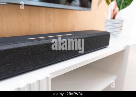 SoundBar in una casa moderna. Ascoltare musica e guardare film Foto Stock