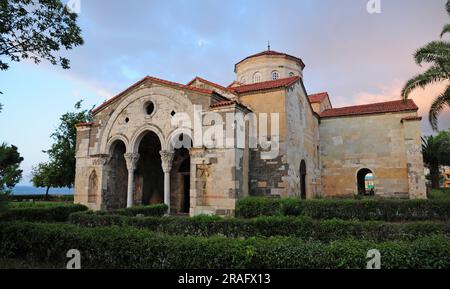 Situata a Trabzon, Turchia, la chiesa di Santa Sofia fu costruita nel 1250. Fu convertita in una moschea nel XVI secolo. Foto Stock