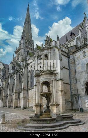 Autun, antica città della Borgogna, cattedrale di Saint-Lazare nel centro storico Foto Stock