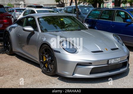 Bordeaux , Francia - 06 27 2023 : Porsche 911 GT3 auto da turismo nel parcheggio esterno della città Foto Stock