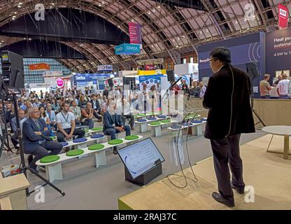 Relatore al CIH Housing 2023 presso il centro esposizioni e conferenze Manchester Central, Windmill St, Manchester, Inghilterra, Regno Unito, M2 3GX Foto Stock