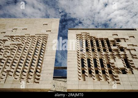 Massicci blocchi in pietra del nuovo edificio del Parlamento a la Valletta, Malta Foto Stock