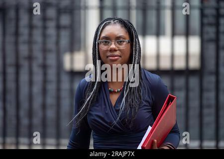 Downing Street, Londra, Regno Unito. 4 luglio 2023. Kemi Badenoch MP, Segretario di Stato per gli affari e il commercio a Downing Street per una riunione settimanale del gabinetto. Crediti: Malcolm Park/Alamy Live News Foto Stock