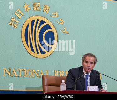 Tokyo, Giappone. 4 luglio 2023. Il direttore generale dell'Agenzia internazionale per l'energia atomica (AIEA), Rafael grossi, interviene durante la conferenza stampa tenutasi a Tokyo, in Giappone, martedì 4 luglio 2023. Foto di Keizo Mori/UPI Credit: UPI/Alamy Live News Foto Stock