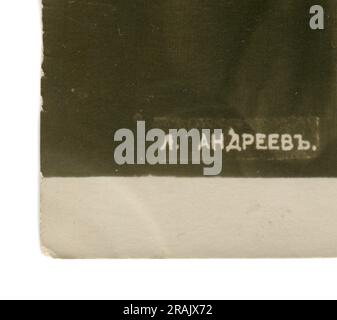 Leonid Nikolaievich Andreyev (in russo: Леонид Николаевич Андреев, 21 agosto 1871 – 12 settembre 1919) è stato un drammaturgo, romanziere e scrittore russo, considerato il padre dell'Espressionismo nella letteratura russa. Vecchia cartolina d'epoca dell'Impero russo, anni '1900 Frammento. Foto Stock