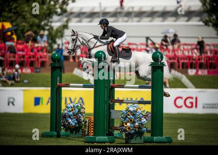 Hannah Selleck degli Stati Uniti gareggia nel Rolex Pan American Grand Prix a Spruce Meadows a Calgary, Canada, il 1° luglio 2023. Foto Stock