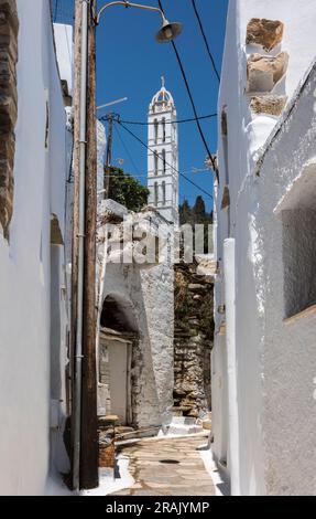 Una strada nel villaggio di Kardiani, Tinos. Foto Stock