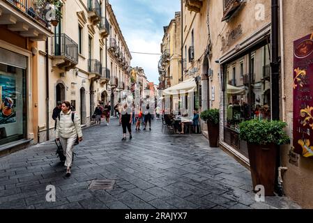 Vaso in ceramica sulla scalinata di Caltagirone, Sicilia, Italia Foto stock  - Alamy