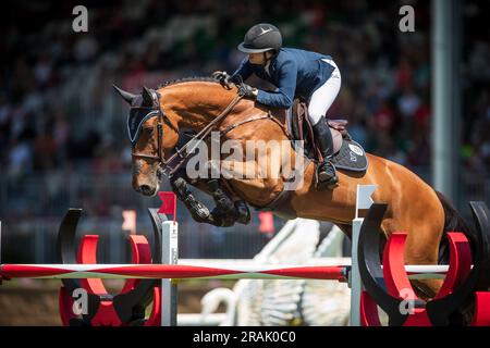 Adrienne Sternlicht degli Stati Uniti gareggia nel Rolex Pan American Grand Prix a Spruce Meadows a Calgary, Canada, il 1 luglio 2023. Foto Stock