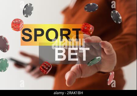 iscrizione la tua scommessa vince su uno smartphone sul tavolo da poker. Foto Stock