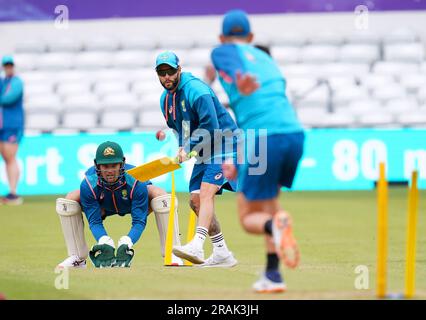 Alex Carey (a sinistra), il guardiano del wicket australiano durante una sessione di reti a Headingley, Leeds. Data foto: Martedì 4 luglio 2023. Foto Stock