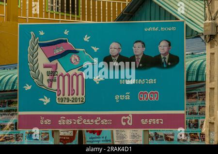 Cartellone elettorale politico di Hun Sen e del suo governo CPP (Partito Popolare cambogiano) durante le elezioni del 2013. Phnom Penh, Cambogia. © Kraig Lieb Foto Stock