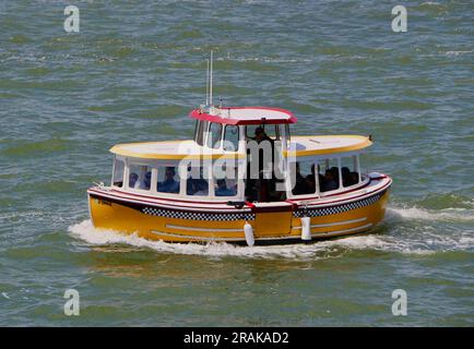 Taxi d'acqua di San Francisco lil' taxi in corso nella baia di San Francisco California USA Foto Stock