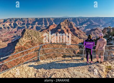 Freya Castle e Vishnu Temple, South Rim e San Francisco Peaks in far dist, Cape Royal Point a North Rim, Grand Canyon Natl Park, Arizona, USA Foto Stock