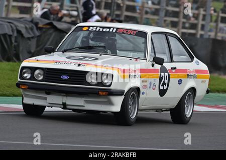 Peter Smith, Guy Smith, Ford Escort RS2000, HRDC 'Gerry Marshall' Trophy Series, oltre 30 vetture sulla griglia per un'impresa di quarantacinque minuti a due piloti Foto Stock