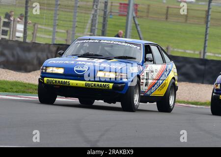 Mike Whitaker SNR, Rover SD1, HRDC 'Gerry Marshall' Trophy Series, oltre 30 vetture sulla griglia per una gara di quarantacinque minuti con due piloti pre-1980 Foto Stock