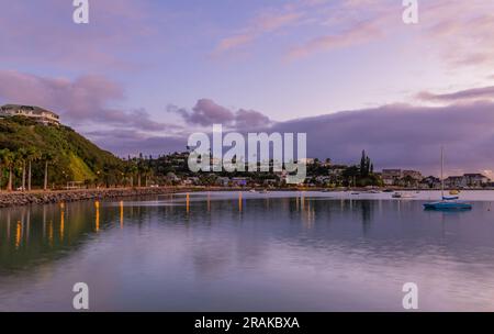 Piccole barche nel Magenta Port Sud, baia, Noumea, Nuova Caledonia Foto Stock