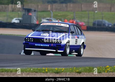 David Margulies, Alfa Romeo GTV6, HRDC ‘Gerry Marshall’ Trophy Series, oltre 30 vetture in griglia per una gara di quarantacinque minuti a due piloti con pre- Foto Stock