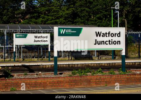 Cartello della stazione ferroviaria di Watford Junction, Watford, Hertfordshire, Inghilterra, Regno Unito Foto Stock