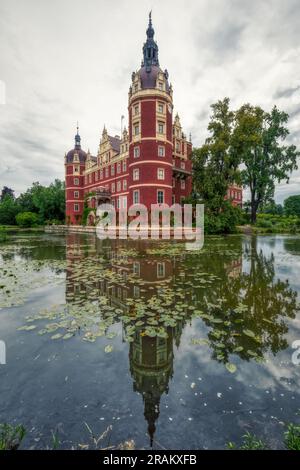 Il castello del principe Pückler e sito patrimonio dell'umanità dell'UNESCO a Bad Muskau, Germania Foto Stock