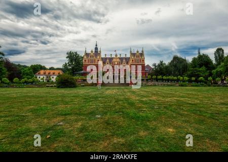 Il castello del principe Pückler e sito patrimonio dell'umanità dell'UNESCO a Bad Muskau, Germania Foto Stock