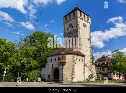 Basilea, Svizzera - 3 maggio 2021: L'antica porta di San Giovanni (Sankt-Johanns-Tor). È una delle più belle porte antiche di Basilea. Foto Stock