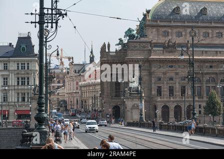 Praga, Repubblica Ceca - 20 maggio 2019: Veduta del Teatro Nazionale e del Ponte della Legione Foto Stock