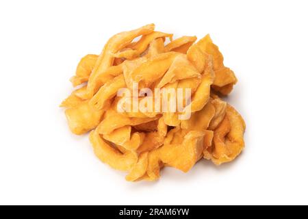 Fettine di melone essiccate isolate su fondo bianco. Frutta secca. Foto Stock