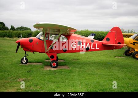 Un Piper PA-22-160 Tri-Pacer al Netherthorpe Airfield Nottinghamshire, Inghilterra Foto Stock