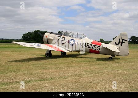 Una SNJ-5 texana nordamericana nei colori dei Marines americani all'aeroporto di Headcorn nel Kent in Inghilterra Foto Stock