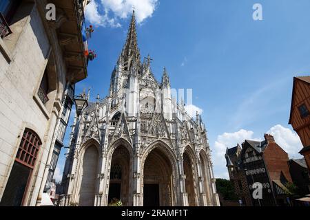 La Chiesa di Saint-Maclou è una chiesa cattolica romana a Rouen, Francia, che è considerato uno dei migliori esempi dello stile flamboyant del gotico Foto Stock