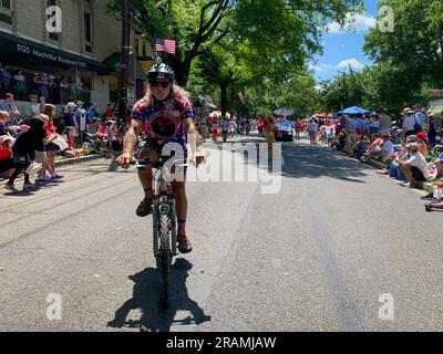 4 luglio 2023, Washington, District of Columbia, USA: NICHOLAS CARSON corre per lo stato della DC durante la 57a parata annuale di Palisades 4 luglio. (Immagine di credito: © sue Dorfman/ZUMA Press Wire) SOLO USO EDITORIALE! Non per USO commerciale! Foto Stock