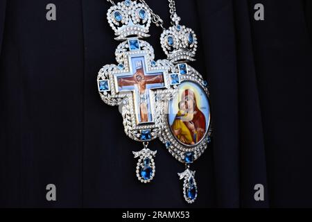 Bogotà, Colombia. 4 luglio 2023. Gli accesori religiosi utilizzati dai sacerdoti durante un evento commemorativo della giornata nazionale della libertà di religione credenze, a Bogotà, Colombia, 4 luglio 2023. Foto di: Cristian Bayona/Long Visual Press Credit: Long Visual Press/Alamy Live News Foto Stock