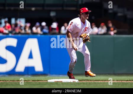 4 luglio 2023 San Francisco CA, Stati Uniti Lo shortstop di San Francisco Casey Schmitt (6) gioca sul campo durante la partita della MLB tra i Seattle Mariners e i San Francisco Giants all'Oracle Park San Francisco California. Thurman James/CSM Foto Stock