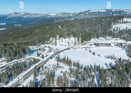 Fantastica giornata invernale nella zona sciistica di Großer Arber nella foresta bavarese Foto Stock