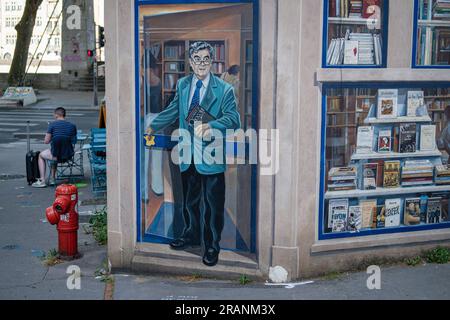 Francia, Lione, 2023-06-28. Bernard Pivot, giornalista e scrittore, dipinse sull'affresco dei Lyonnais. Photographie de Franck CHAPOLARD. Foto Stock