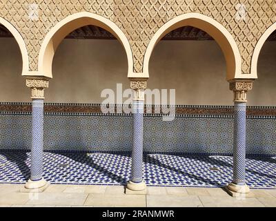 Arcate in oriental garden, Gaerten der Welt, giardini del mondo nel parco ricreativo Marzahn di Berlino, Germania, Europa Foto Stock