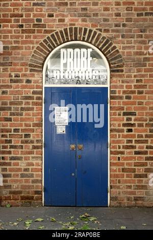 Probe Records Doorway Liverpool il più antico edificio esistente nel centro di Liverpool, edificio di primo livello. Foto Stock